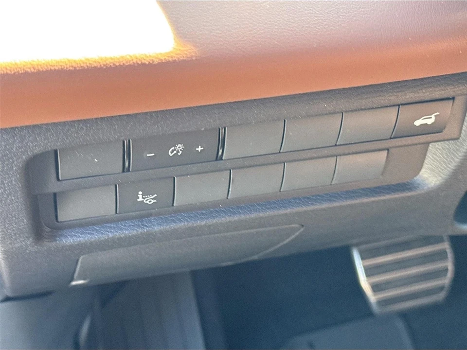2025 Mitsubishi Outlander - Image 10 of 21