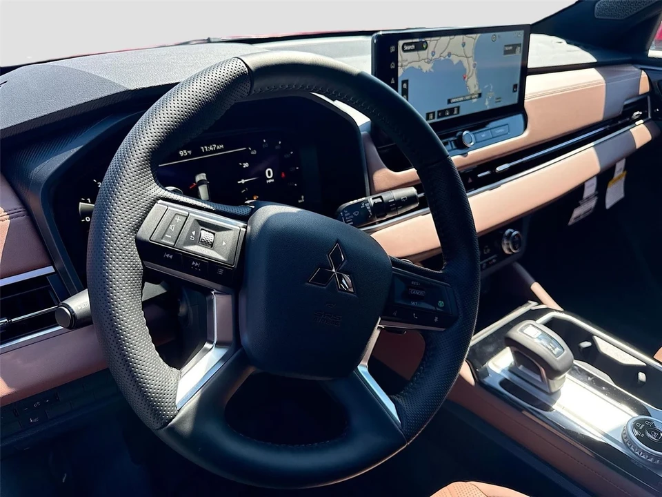 2025 Mitsubishi Outlander - Image 9 of 21