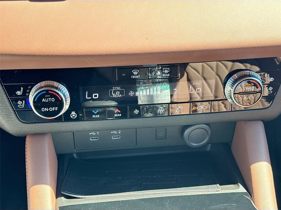 2025 Mitsubishi Outlander - Image 16 of 21