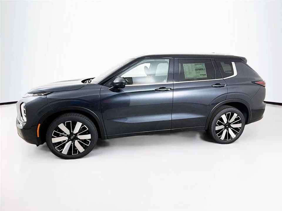 2025 Mitsubishi Outlander - Image 4 of 14