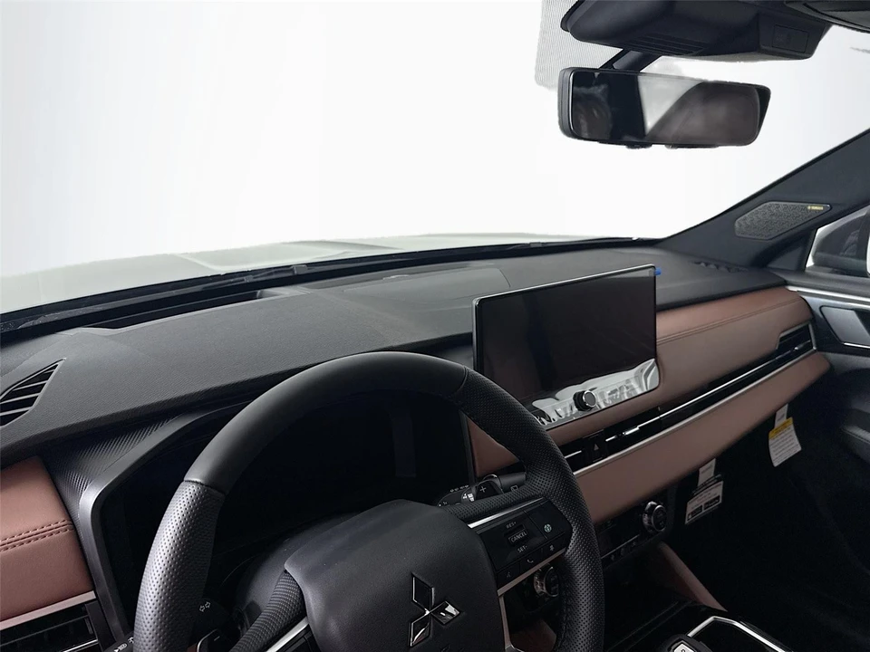 2025 Mitsubishi Outlander - Image 6 of 14