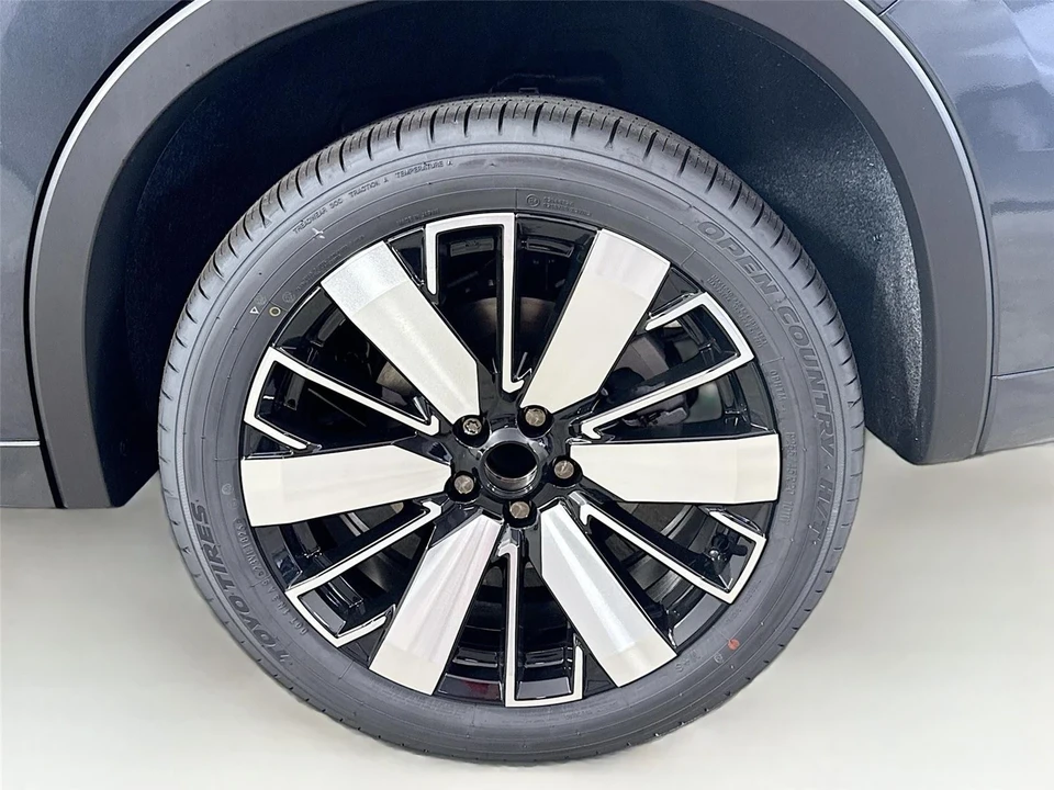 2025 Mitsubishi Outlander - Image 13 of 14