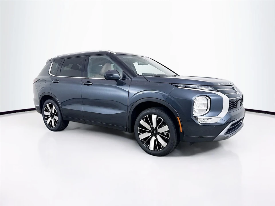 2025 Mitsubishi Outlander - Image 2 of 14