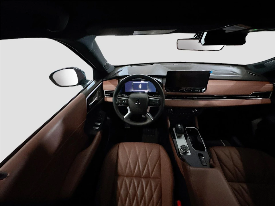 2025 Mitsubishi Outlander - Image 3 of 21