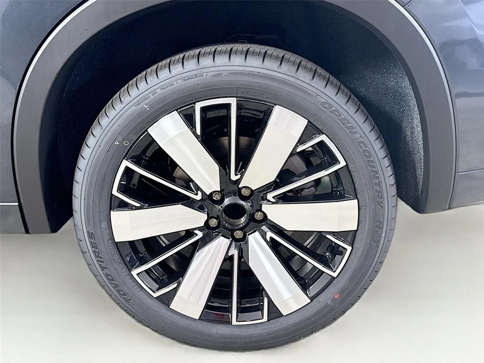 2025 Mitsubishi Outlander - Image 13 of 14