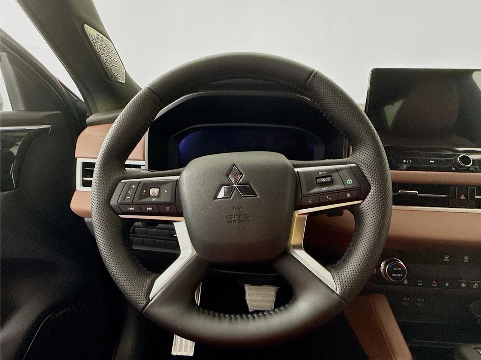 2025 Mitsubishi Outlander - Image 8 of 14