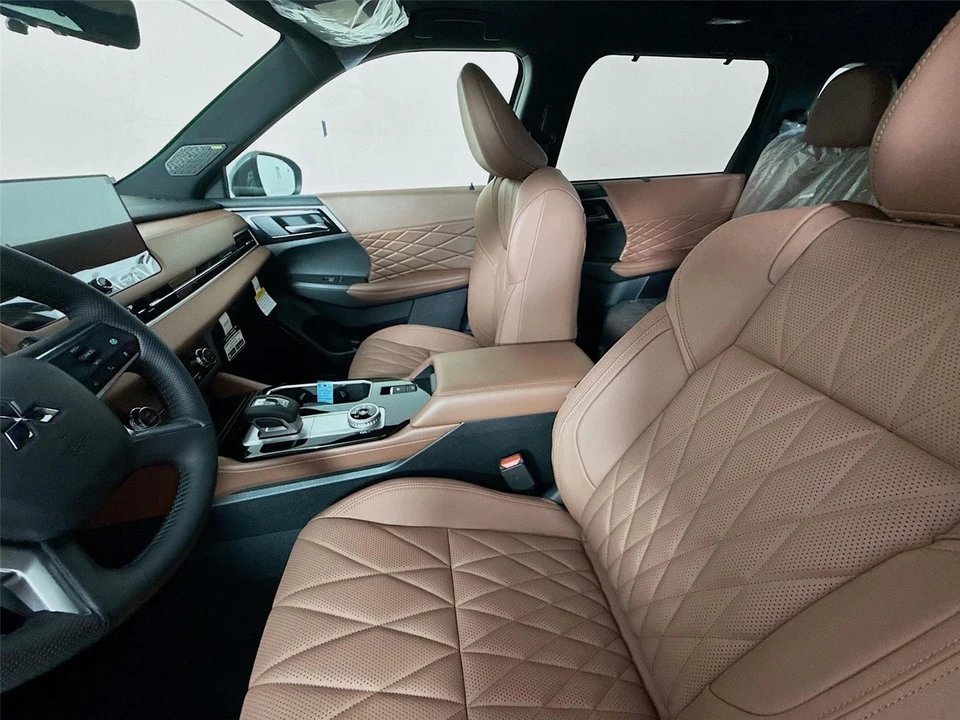2025 Mitsubishi Outlander - Image 12 of 14