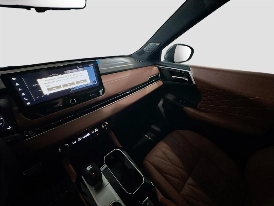 2025 Mitsubishi Outlander - Image 8 of 21