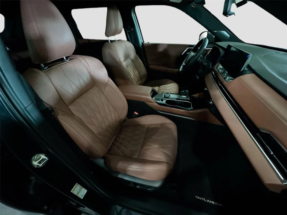 2025 Mitsubishi Outlander - Image 20 of 21