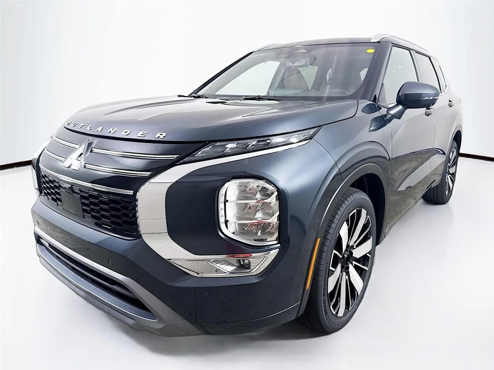 2025 Mitsubishi Outlander - Image 3 of 14