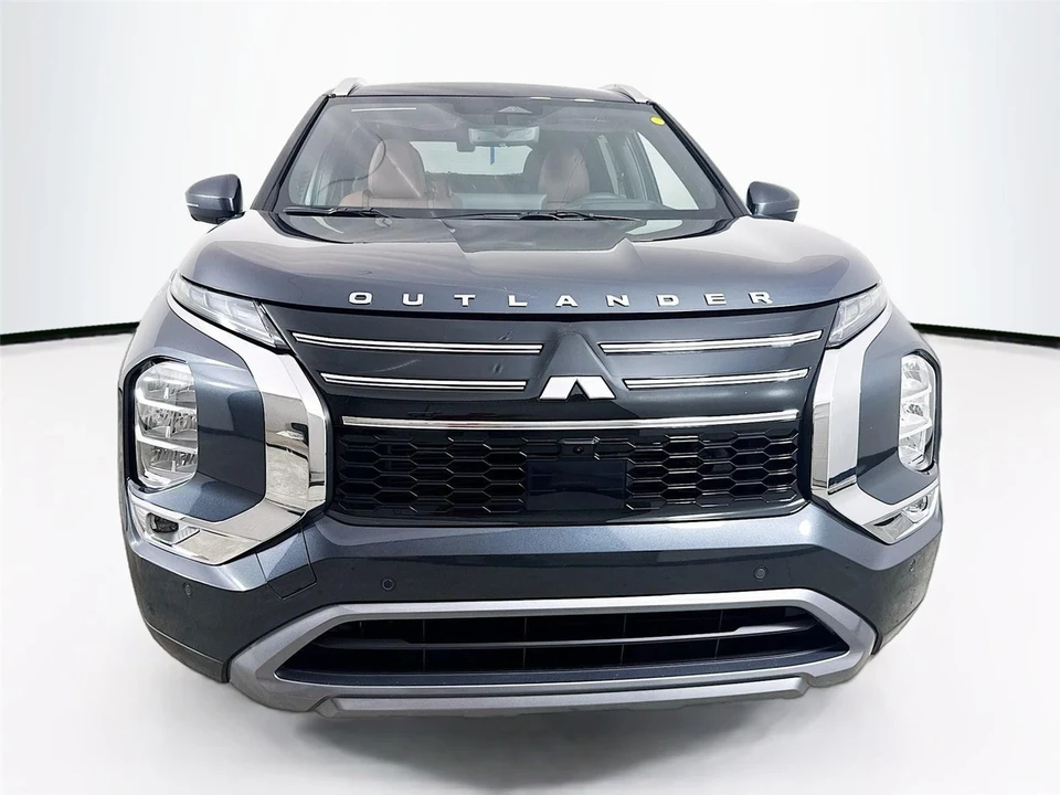 2025 Mitsubishi Outlander - Image 2 of 14