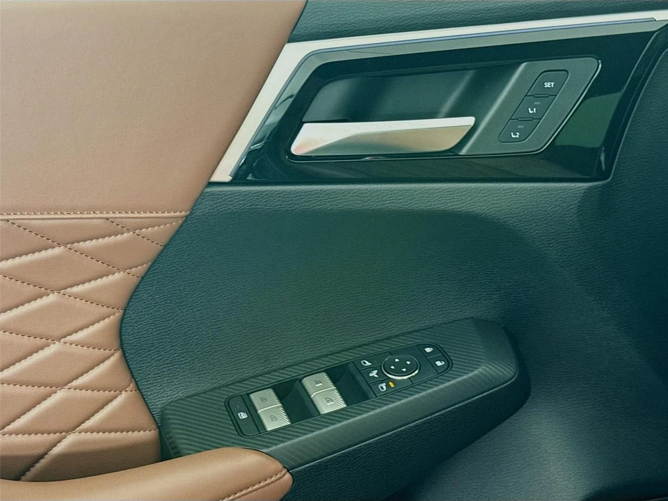 2025 Mitsubishi Outlander - Image 9 of 14