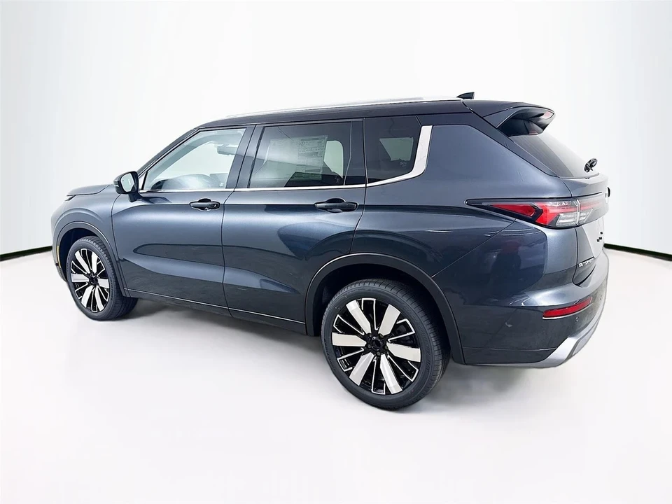 2025 Mitsubishi Outlander - Image 5 of 14