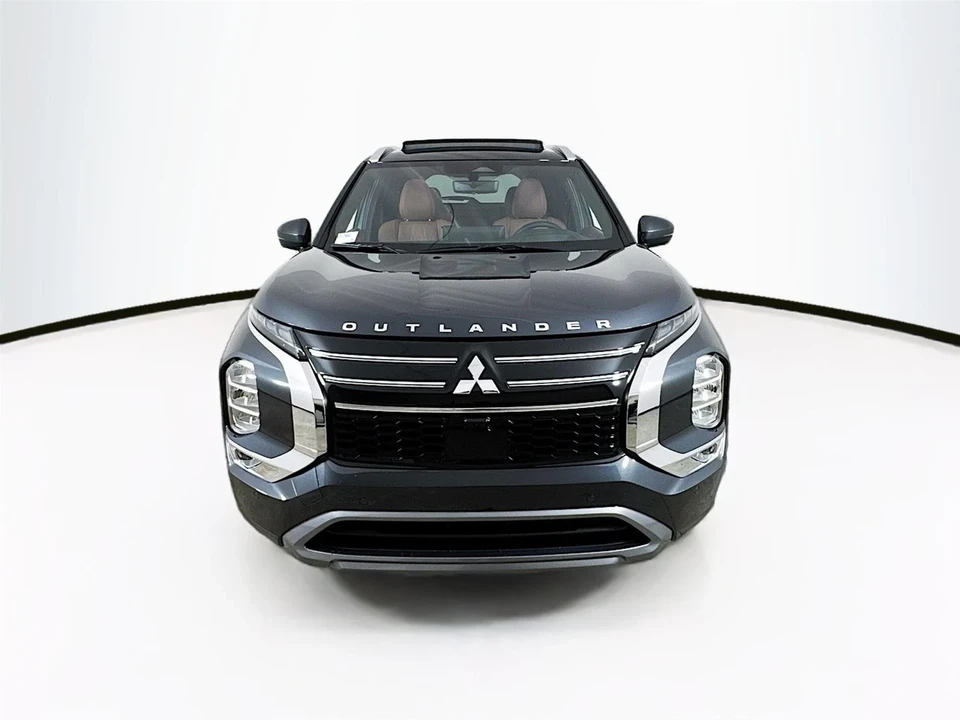2025 Mitsubishi Outlander - Image 2 of 21