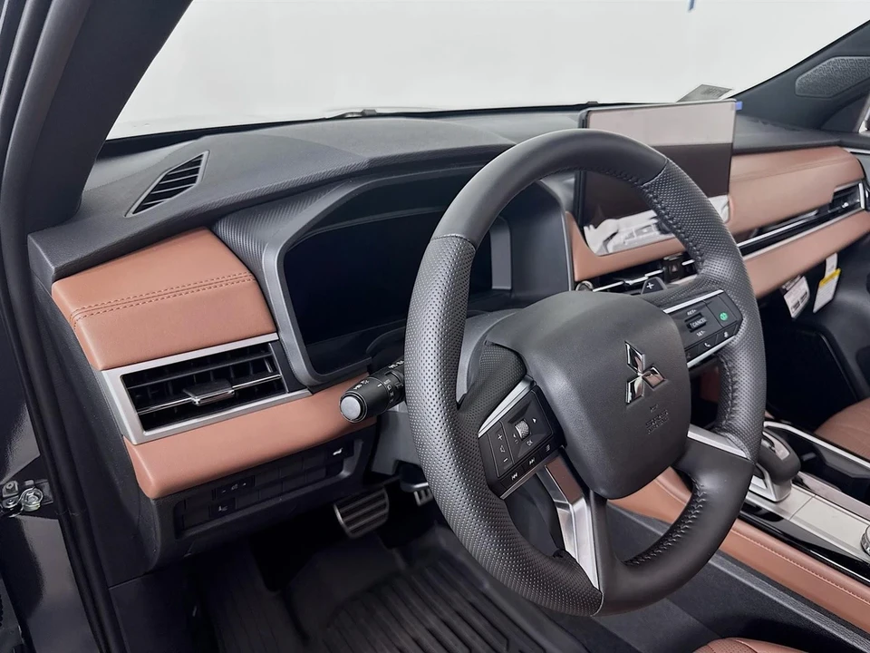 2025 Mitsubishi Outlander - Image 9 of 21