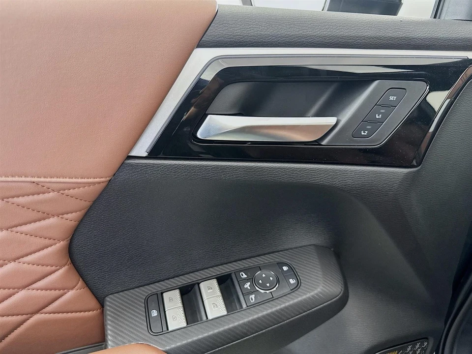 2025 Mitsubishi Outlander - Image 18 of 21