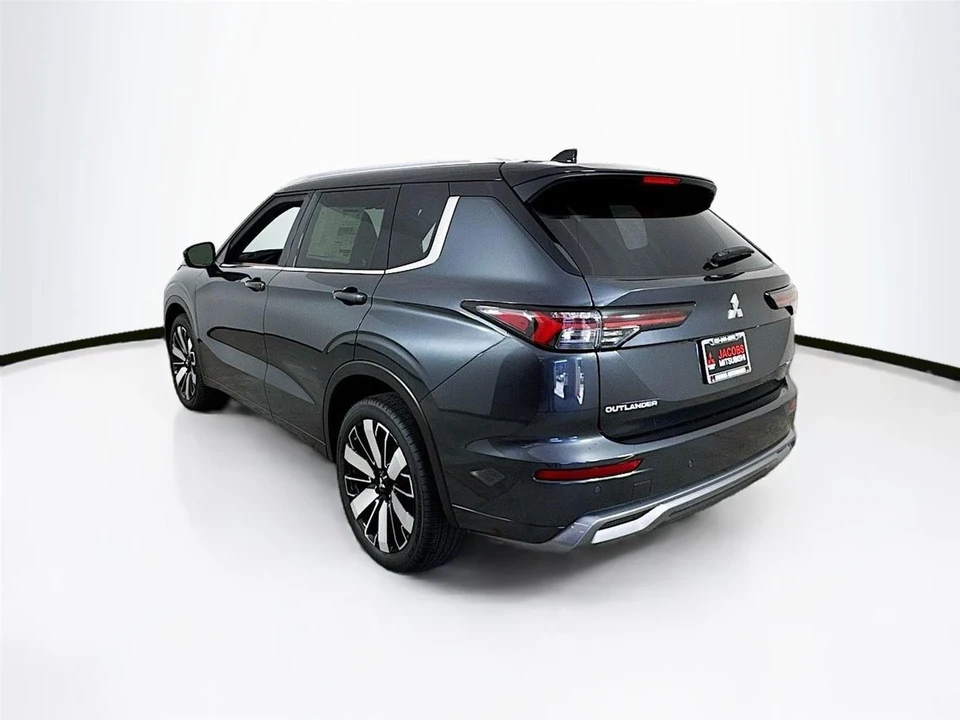 2025 Mitsubishi Outlander - Image 5 of 21