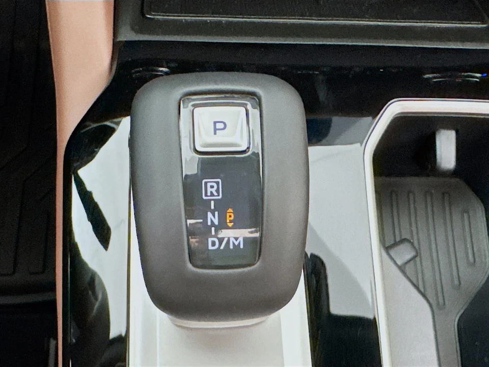 2025 Mitsubishi Outlander - Image 17 of 21