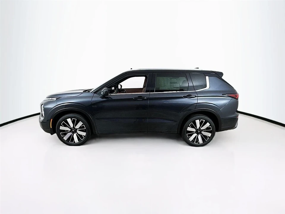 2025 Mitsubishi Outlander - Image 4 of 21