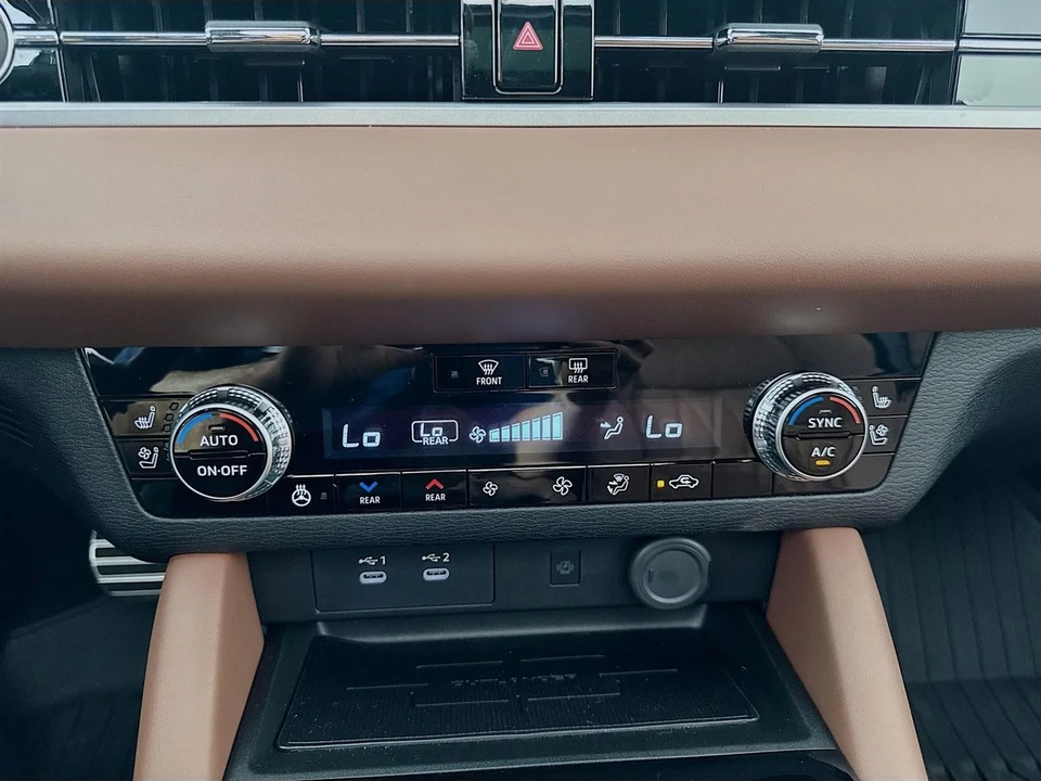 2025 Mitsubishi Outlander - Image 16 of 21