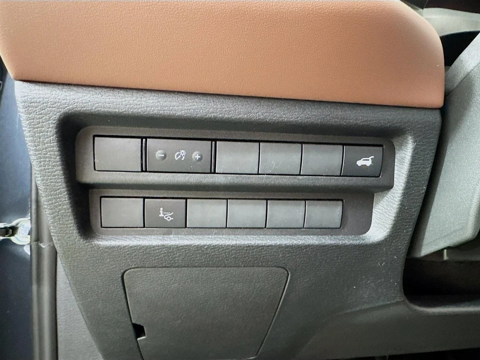 2025 Mitsubishi Outlander - Image 10 of 21