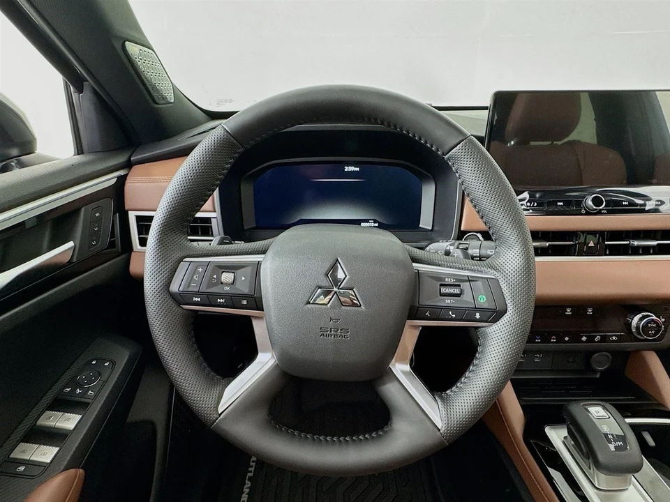 2025 Mitsubishi Outlander - Image 11 of 21