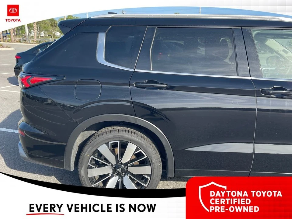2025 Mitsubishi Outlander - Image 9 of 10