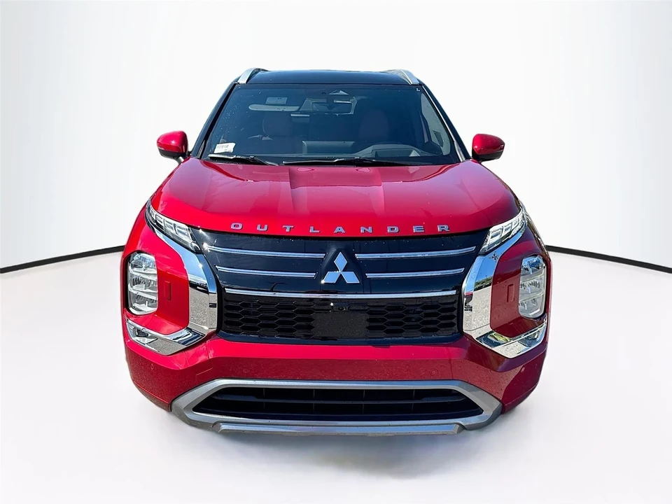 2025 Mitsubishi Outlander - Image 2 of 21