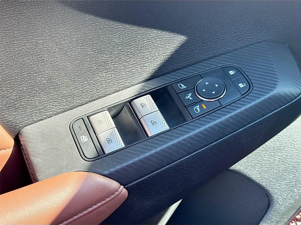 2025 Mitsubishi Outlander - Image 18 of 21