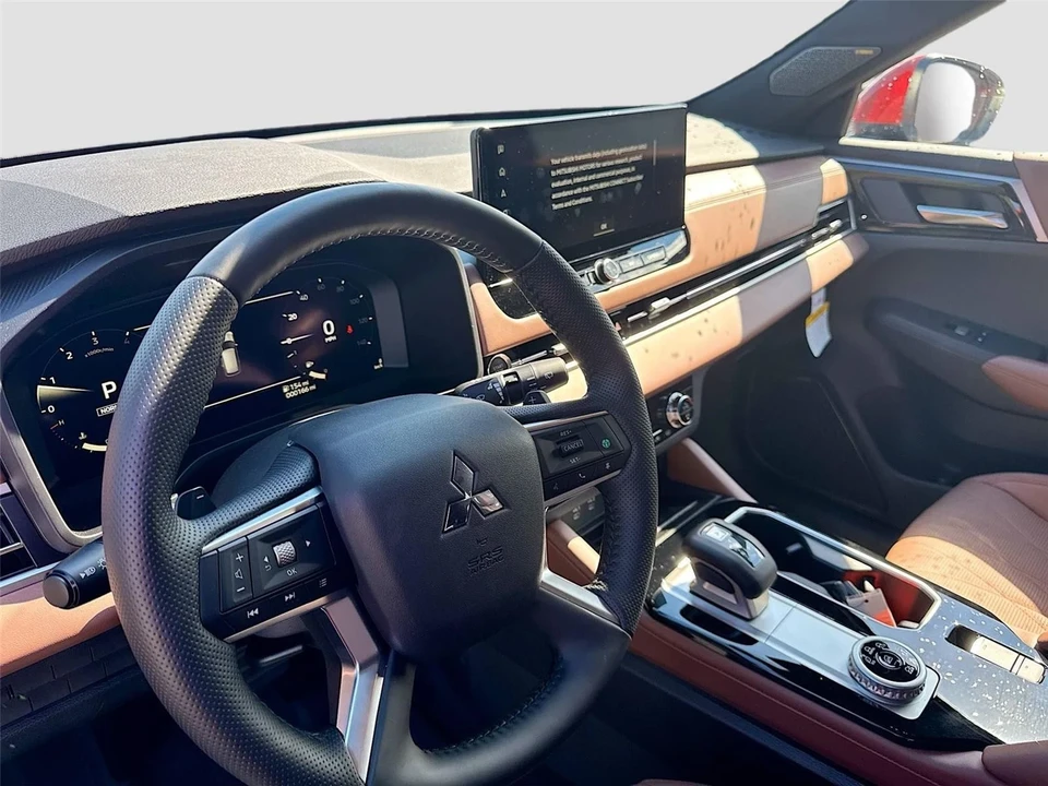 2025 Mitsubishi Outlander - Image 9 of 21