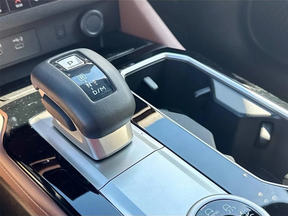 2025 Mitsubishi Outlander - Image 17 of 21