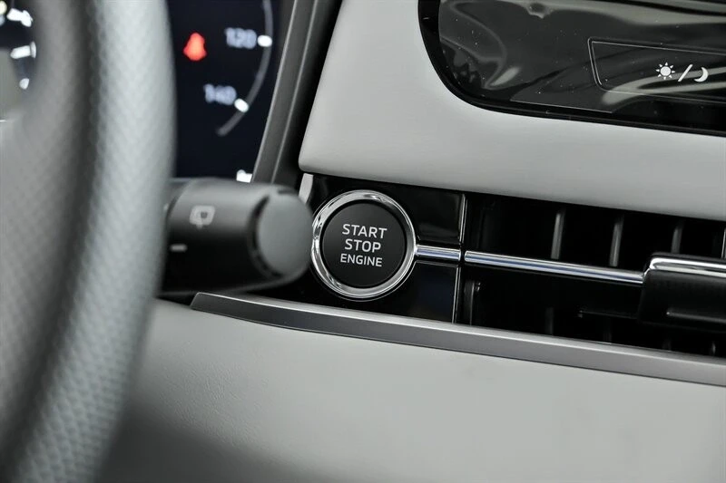 2025 Mitsubishi Outlander - Image 21 of 21