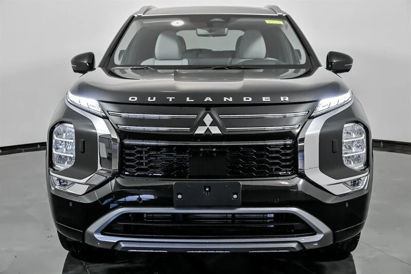 2025 Mitsubishi Outlander - Image 4 of 21