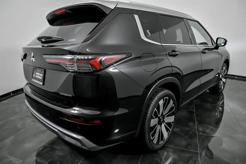 2025 Mitsubishi Outlander - Image 9 of 21