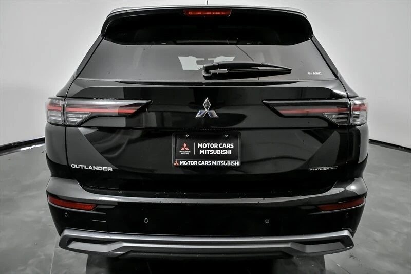 2025 Mitsubishi Outlander - Image 8 of 21