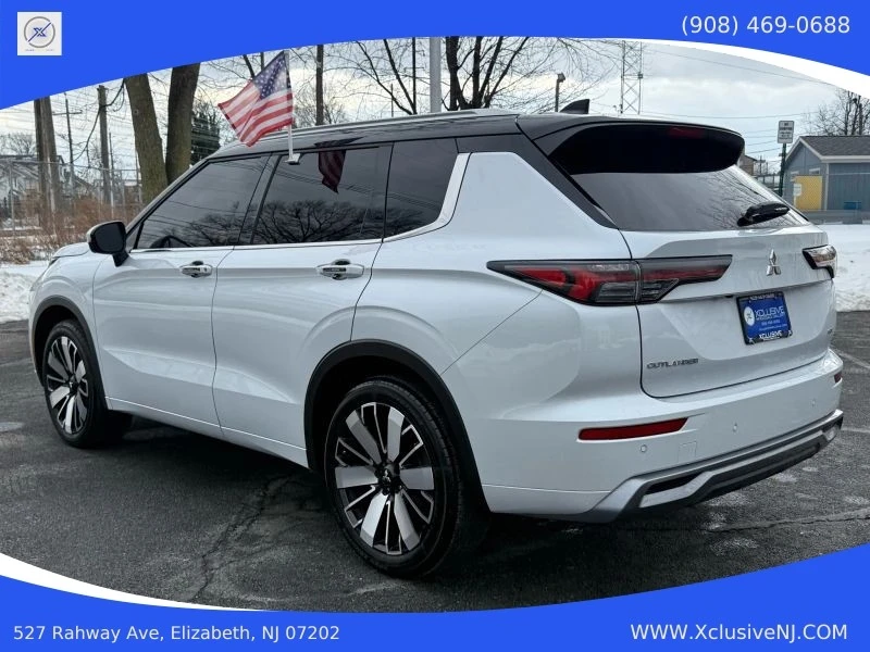 2025 Mitsubishi Outlander - Image 2 of 12