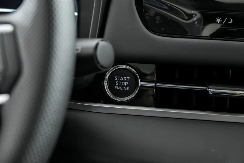 2025 Mitsubishi Outlander - Image 21 of 21
