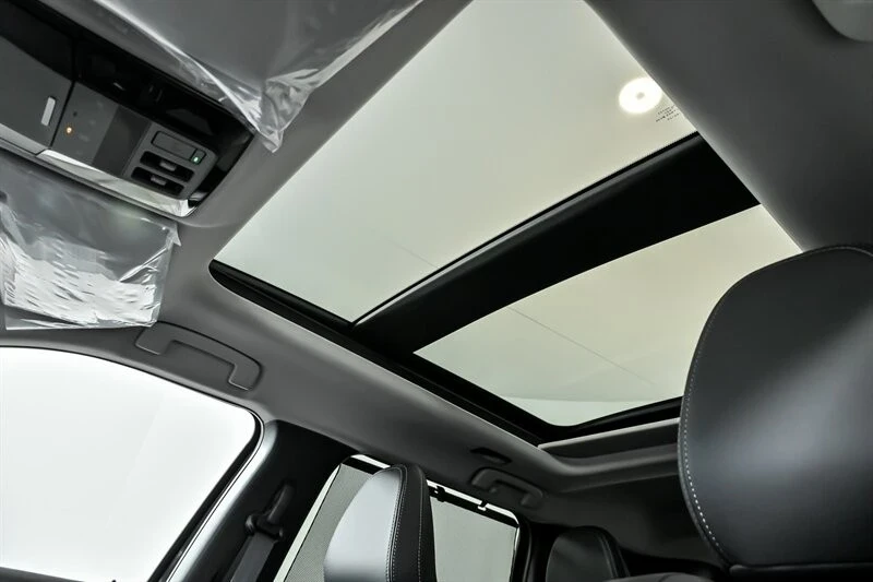 2025 Mitsubishi Outlander - Image 15 of 21