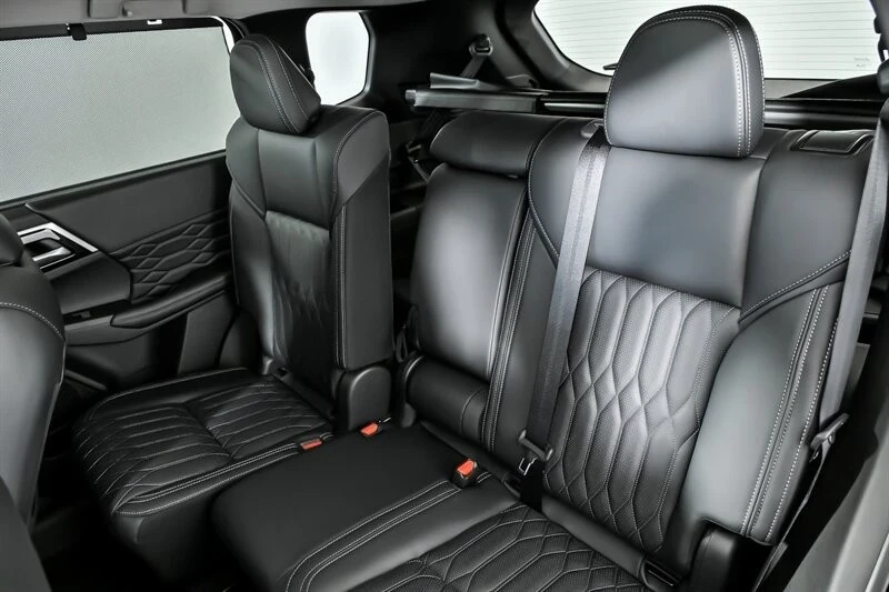 2025 Mitsubishi Outlander - Image 16 of 21