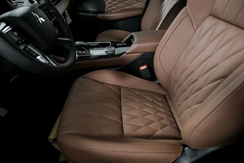 2025 Mitsubishi Outlander - Image 13 of 21