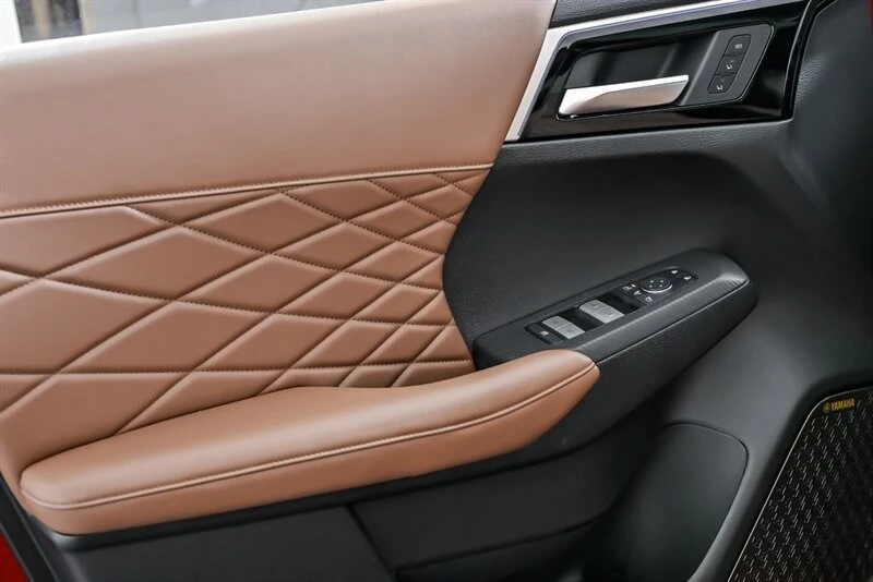 2025 Mitsubishi Outlander - Image 11 of 21