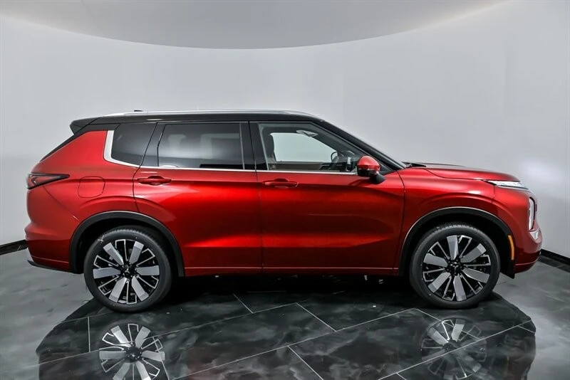 2025 Mitsubishi Outlander - Image 9 of 21