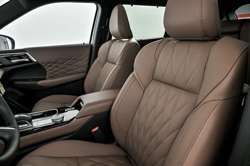 2025 Mitsubishi Outlander - Image 14 of 21