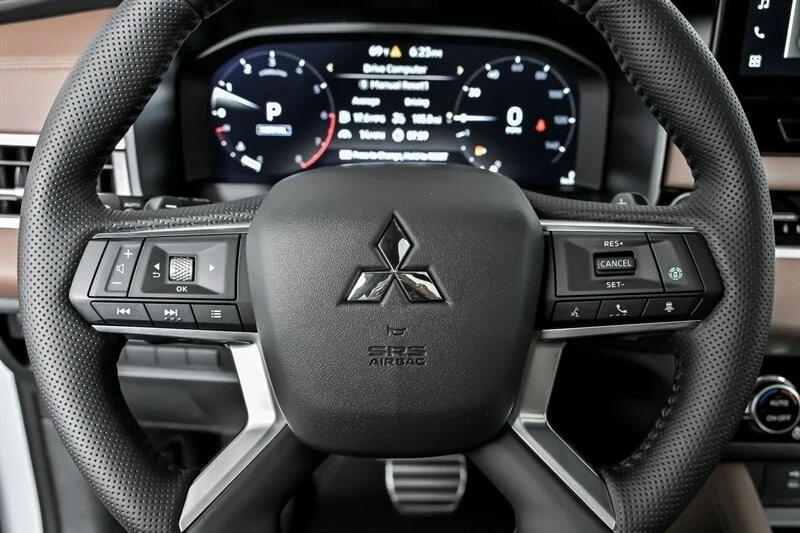 2025 Mitsubishi Outlander - Image 19 of 21