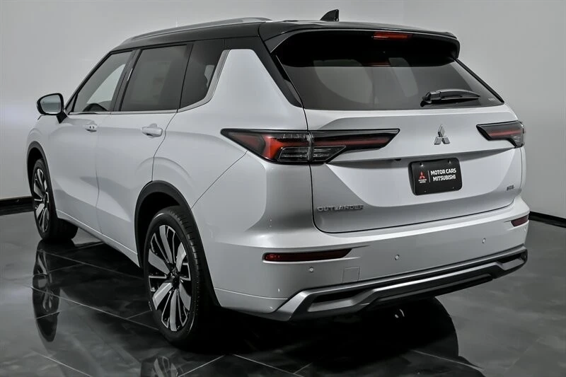 2025 Mitsubishi Outlander - Image 7 of 21