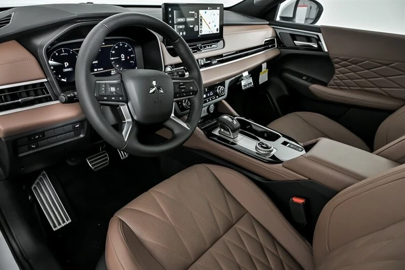 2025 Mitsubishi Outlander - Image 12 of 21