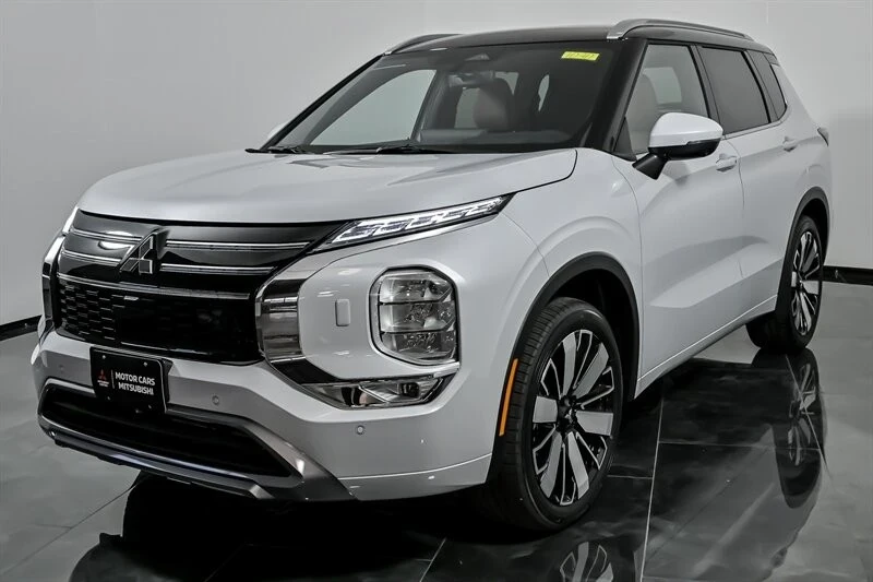 2025 Mitsubishi Outlander - Image 5 of 21