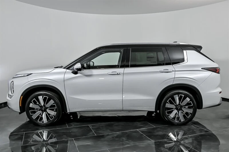 2025 Mitsubishi Outlander - Image 6 of 21