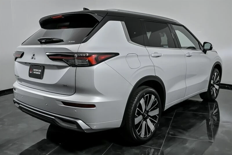2025 Mitsubishi Outlander - Image 8 of 21
