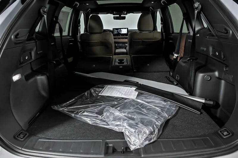 2025 Mitsubishi Outlander - Image 10 of 21